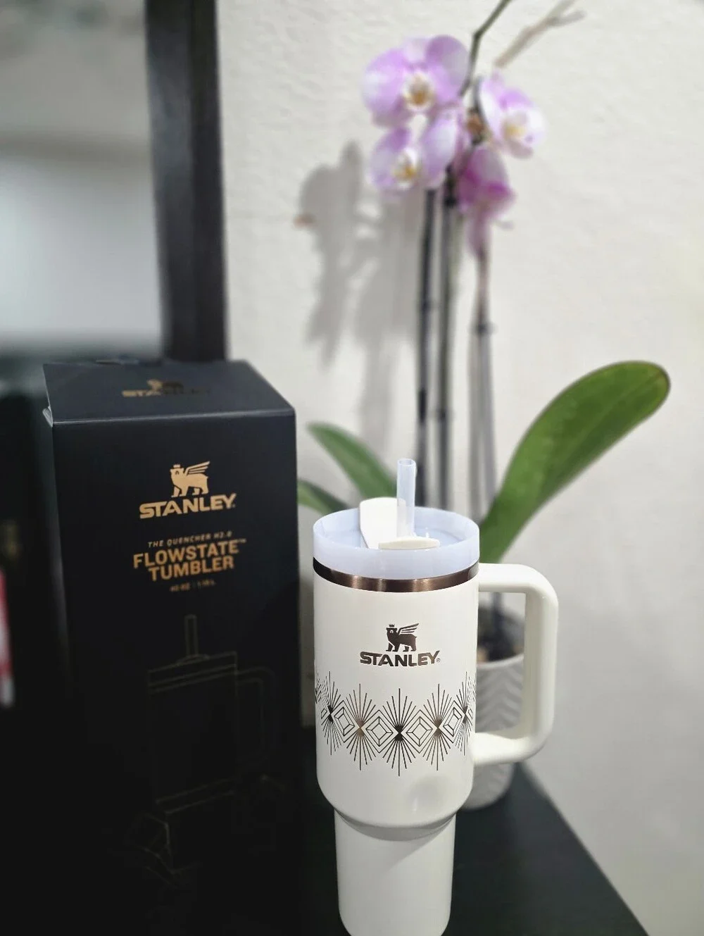 Stanley White Flowstate Tumbler Gold Accent & Geometric Pattern 40oz New In Box